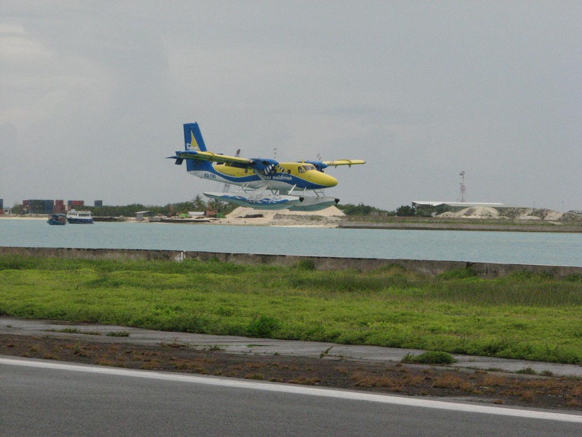 seaplane Maldives lagoon