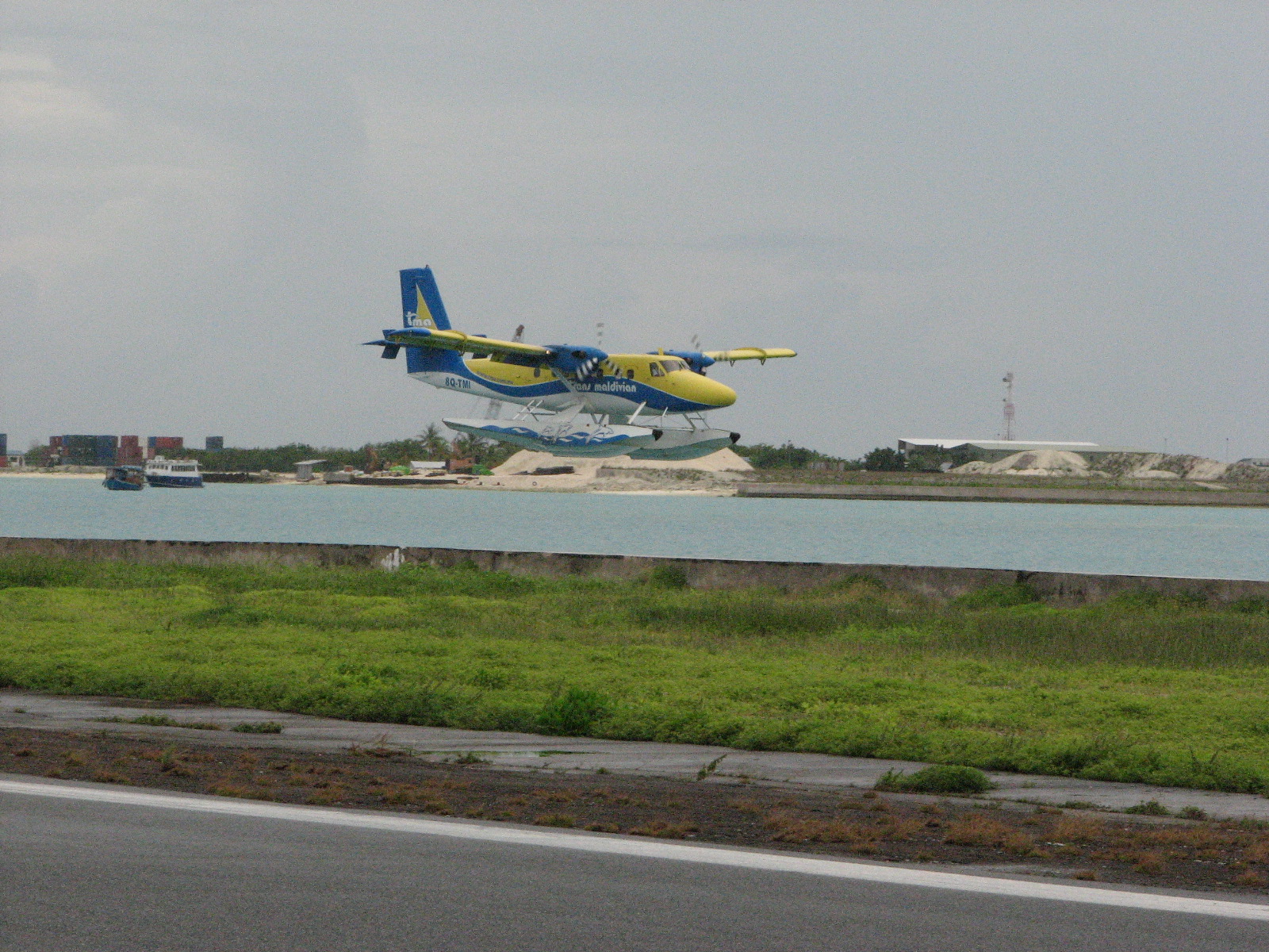 seaplane Maldives lagoon
