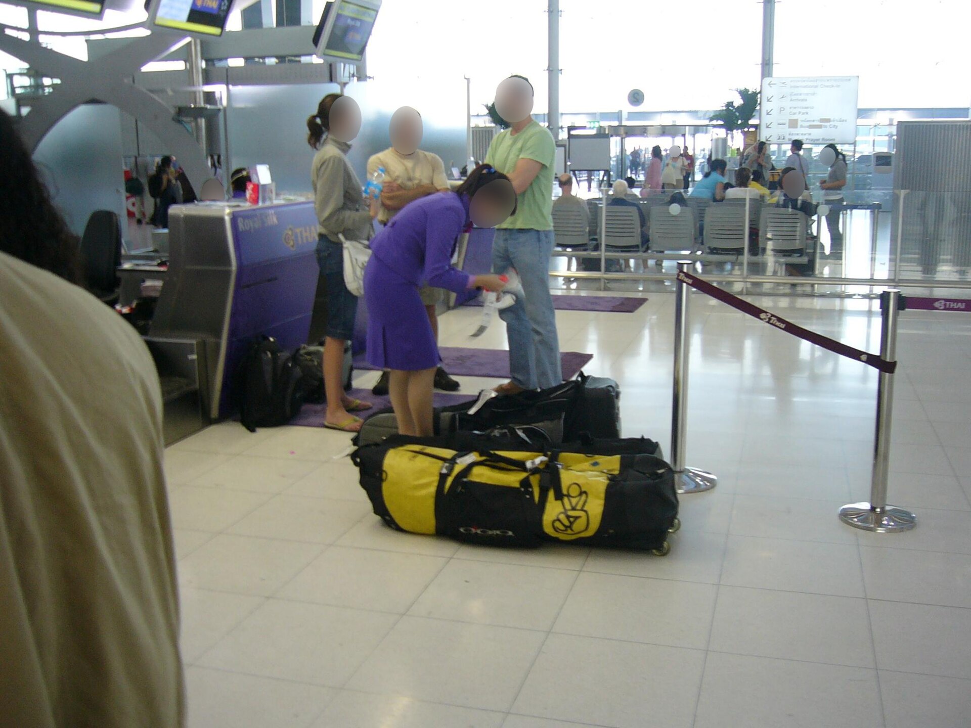 airport check-in baggage scale